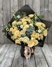 Букет цветов из:  Розы и Лизиантусы в Сортавале