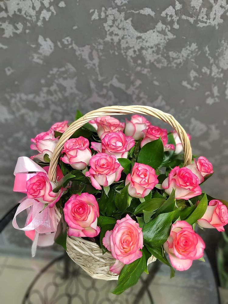 Цветочная композиция из Розы в корзине в Сортавале
