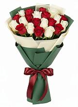 Букет Микс из красных и белых роз в Сортавале