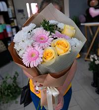 Букет цветов из:  Герберы, Розы и Хризантемы в Сортавале