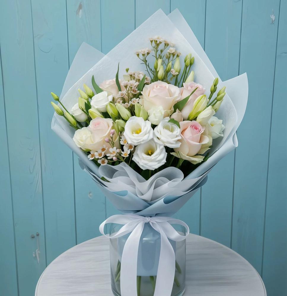 Букет цветов из: Розы и Лизиантусы в Сортавале