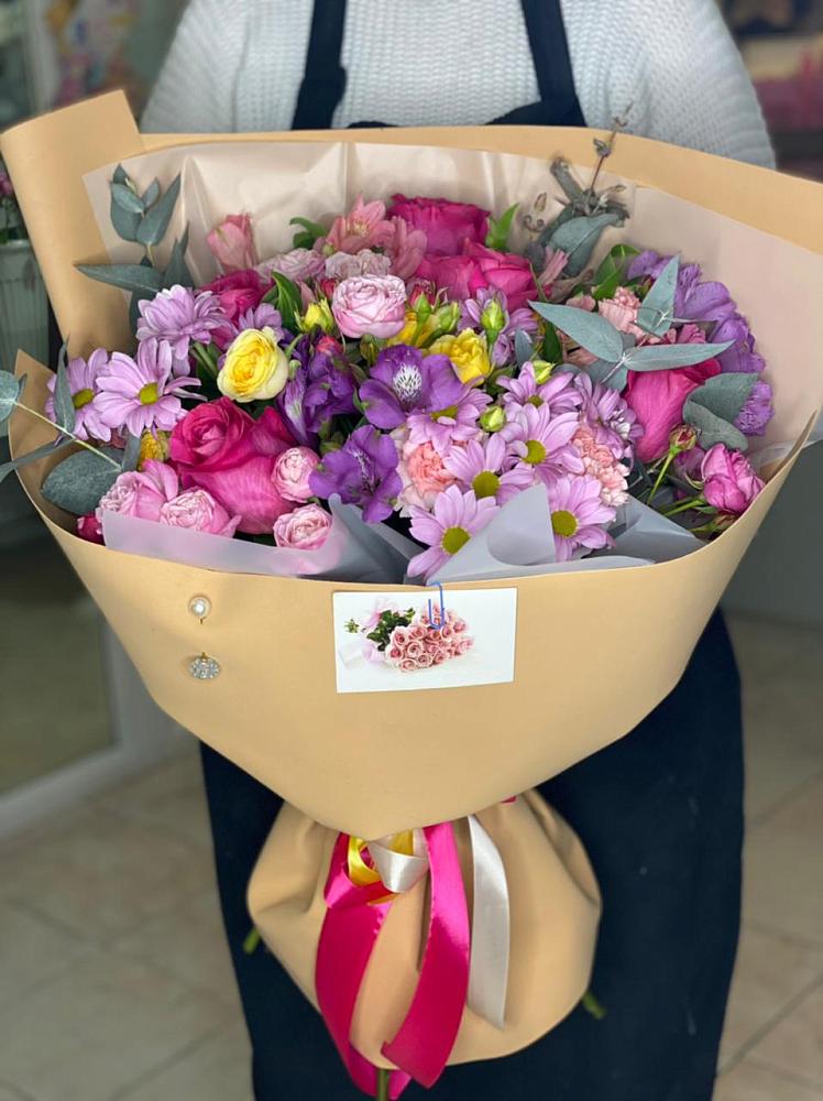 Букет цветов из: Хризантемы, Гвоздики и Альстромерии в Сортавале