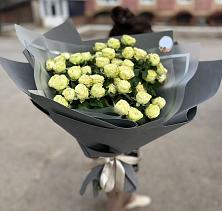 Букет Белые кустовые розы Солинеро в Сортавале