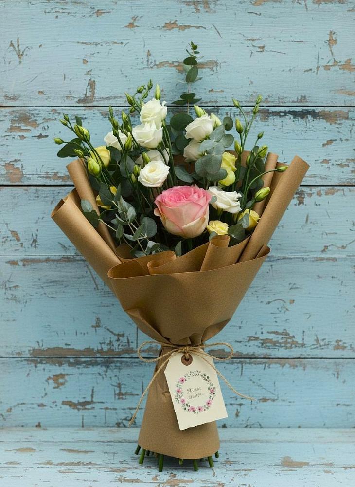 Букет цветов из: Розы и Лизиантусы в Сортавале