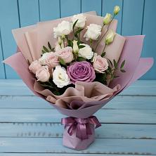 Букет цветов из:  Розы и Лизиантусы в Сортавале