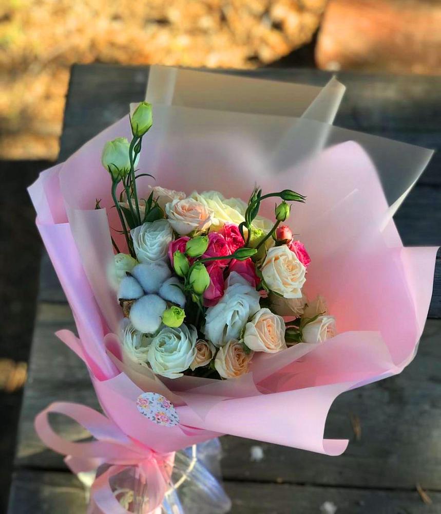 Букет цветов из: Розы и Лизиантусы в Сортавале