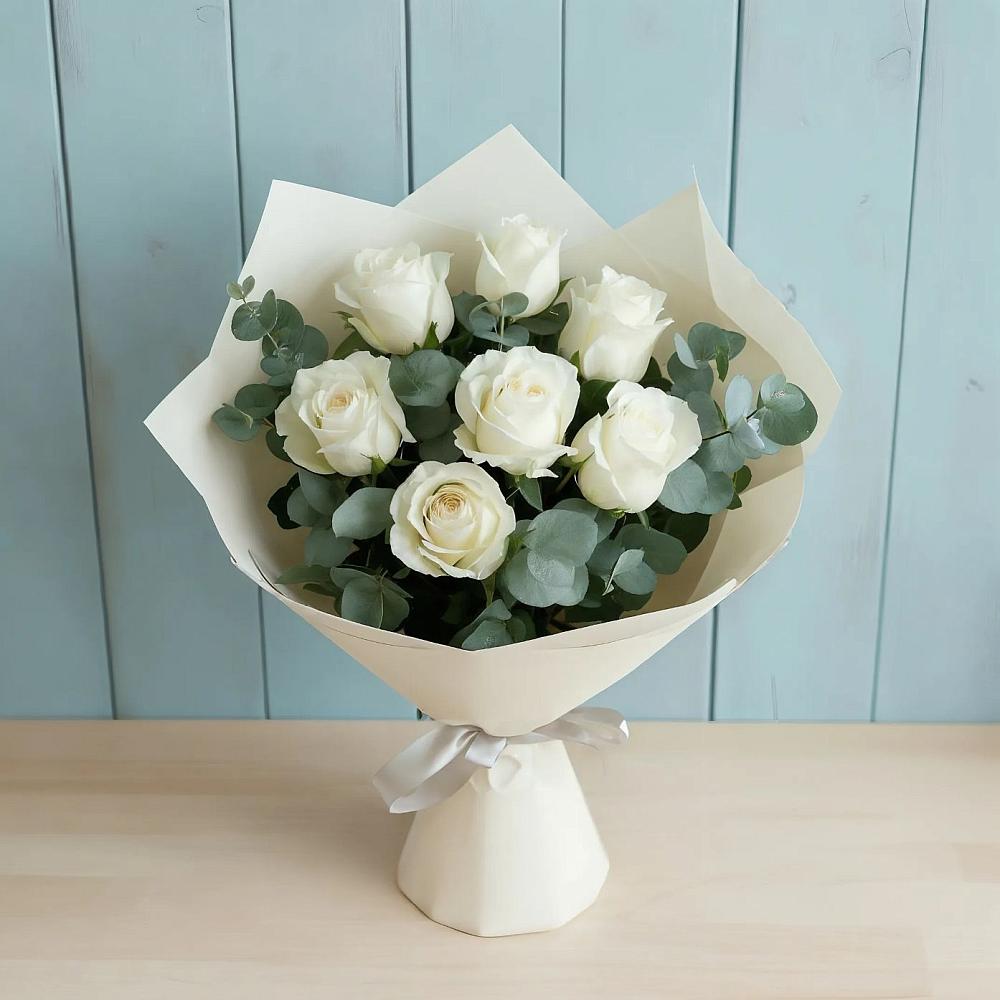Букет Белые розы в Эвкалипте в Сортавале