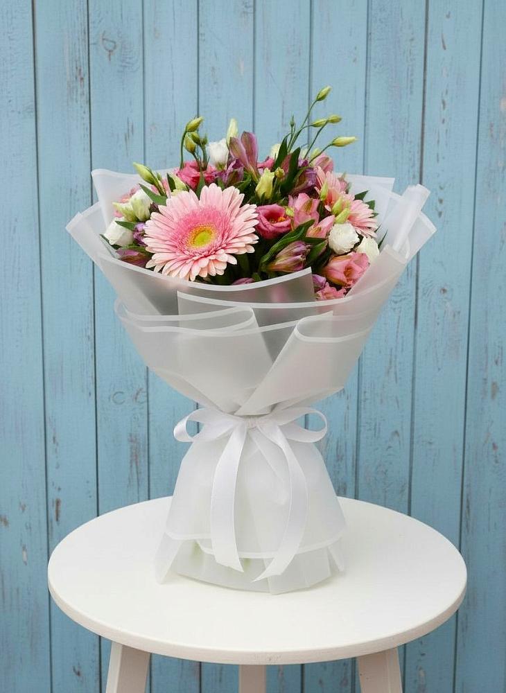 Букет цветов из: Герберы, Альстромерии и Лизиантусы в Сортавале