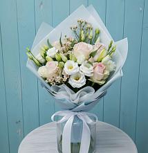 Букет цветов из:  Розы и Лизиантусы в Сортавале