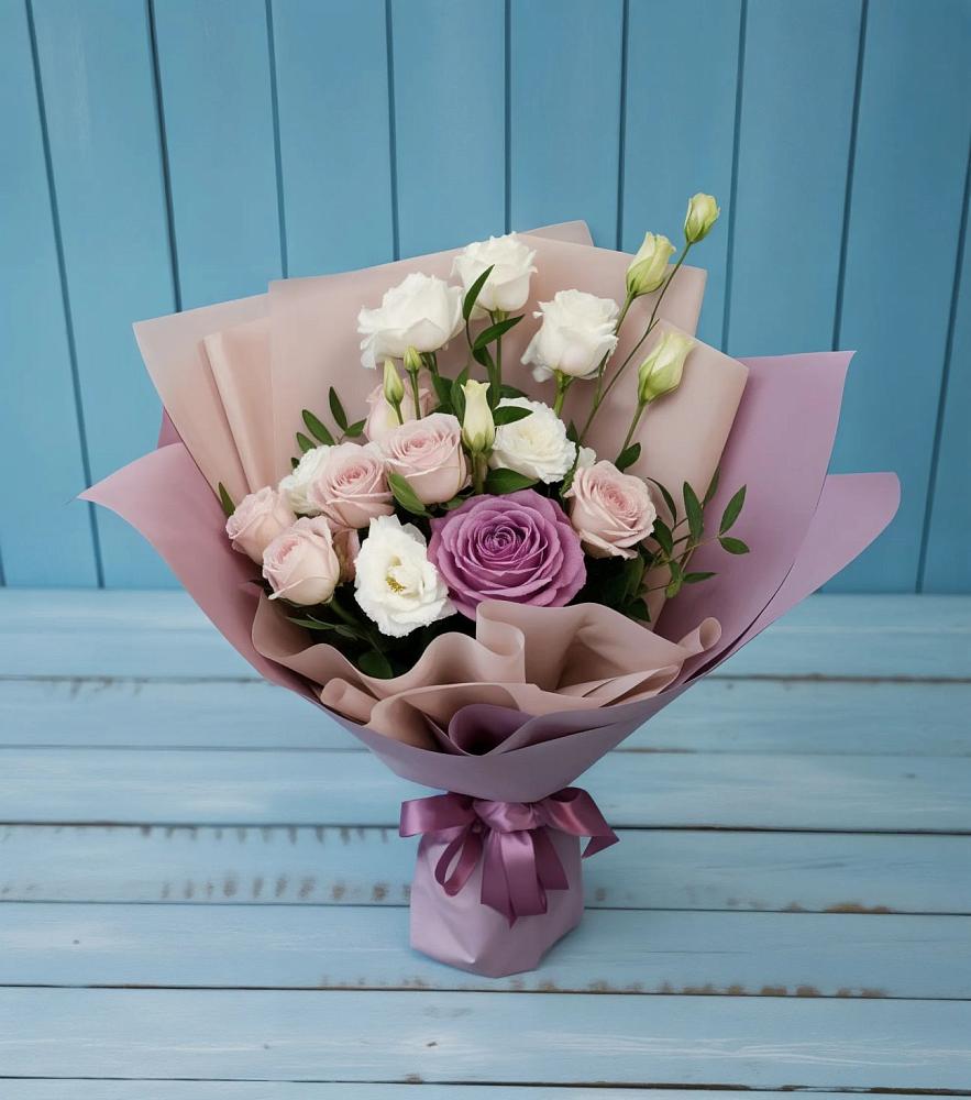 Букет цветов из: Розы и Лизиантусы в Сортавале